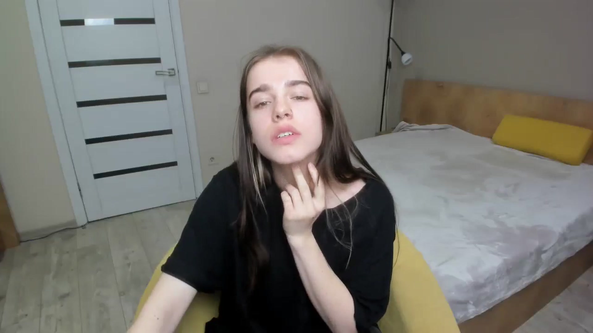 Gallery image thumbnail from ShellyMoon's myfreecams stream on, 12/30/2024, 21:25 image 8 of 20