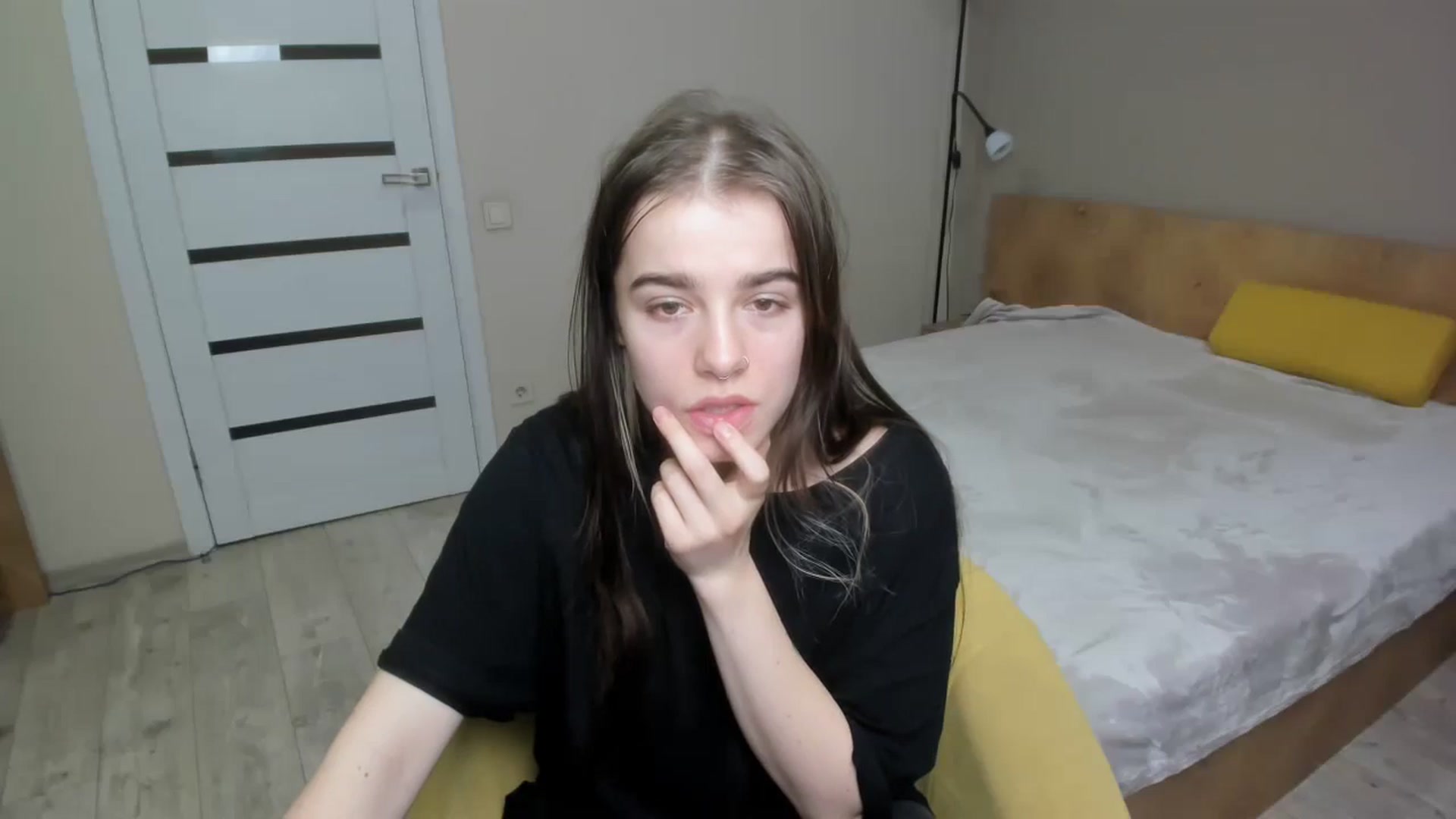 Gallery image thumbnail from ShellyMoon's myfreecams stream on, 12/30/2024, 21:25 image 7 of 20