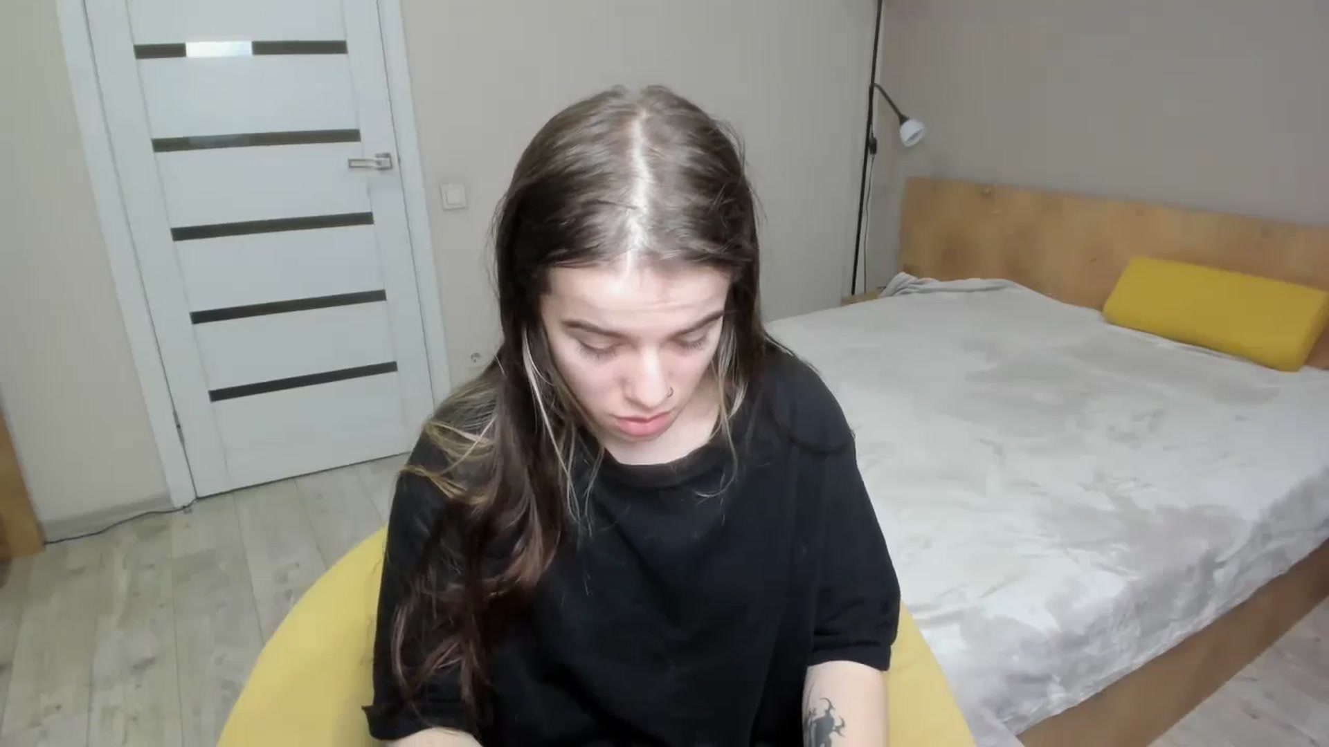 Gallery image thumbnail from ShellyMoon's myfreecams stream on, 12/30/2024, 22:25 image 13 of 20