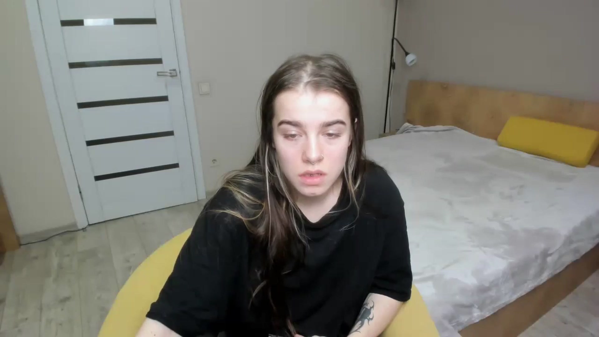 Gallery image thumbnail from ShellyMoon's myfreecams stream on, 12/30/2024, 22:25 image 15 of 20