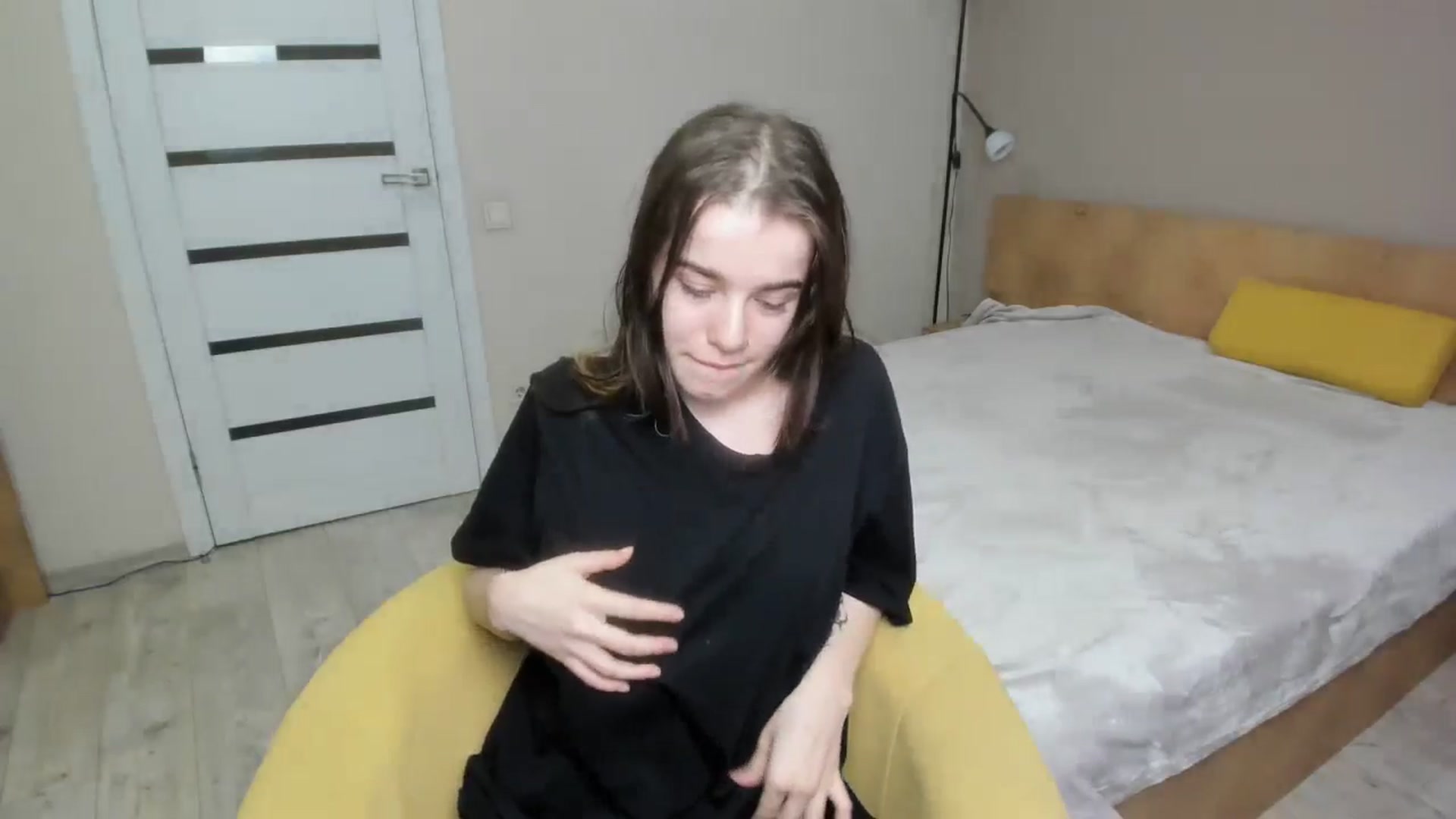 Gallery image thumbnail from ShellyMoon's myfreecams stream on, 12/30/2024, 22:25 image 6 of 20