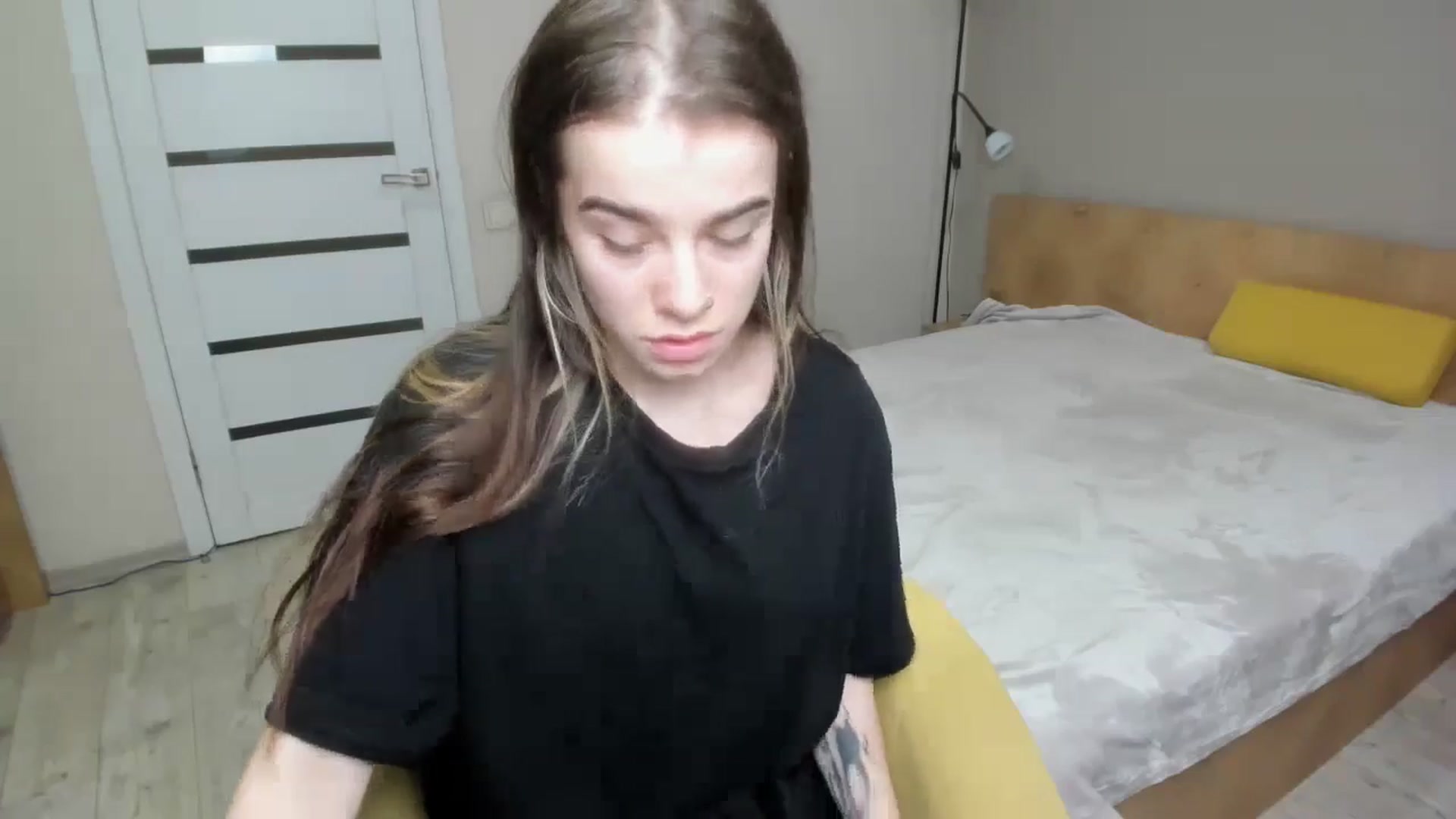 Gallery image thumbnail from ShellyMoon's myfreecams stream on, 12/30/2024, 22:25 image 8 of 20
