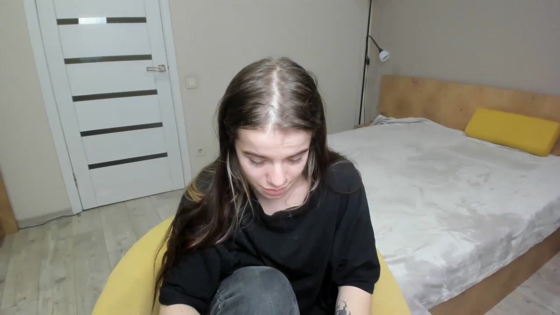 Gallery image thumbnail from ShellyMoon's myfreecams stream on, 12/30/2024, 22:25 image 9 of 20