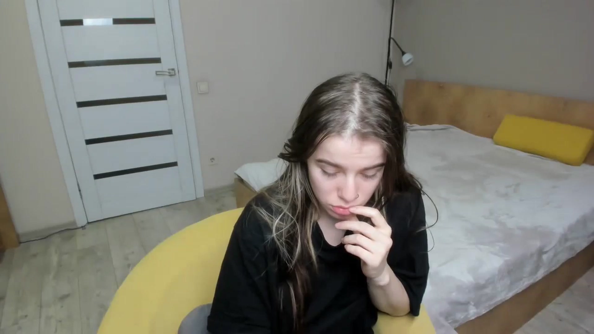 Gallery image thumbnail from ShellyMoon's myfreecams stream on, 12/30/2024, 22:25 image 20 of 20