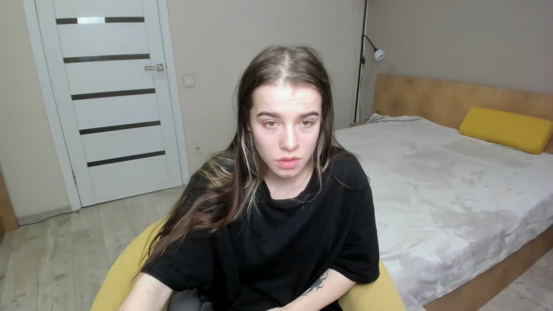 Gallery image thumbnail from ShellyMoon's myfreecams stream on, 12/30/2024, 22:25 image 11 of 20