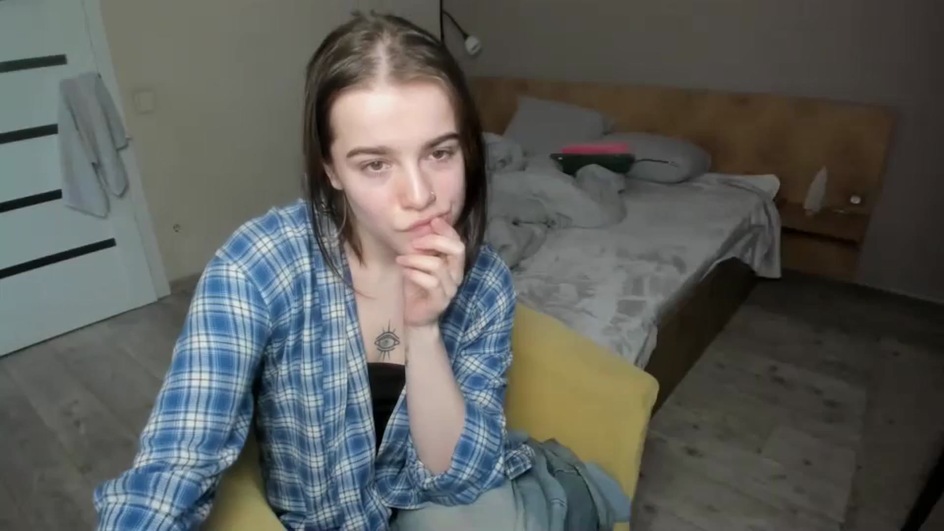 Gallery image thumbnail from ShellyMoon's myfreecams stream on, 01/06/2025, 14:41 image 3 of 20