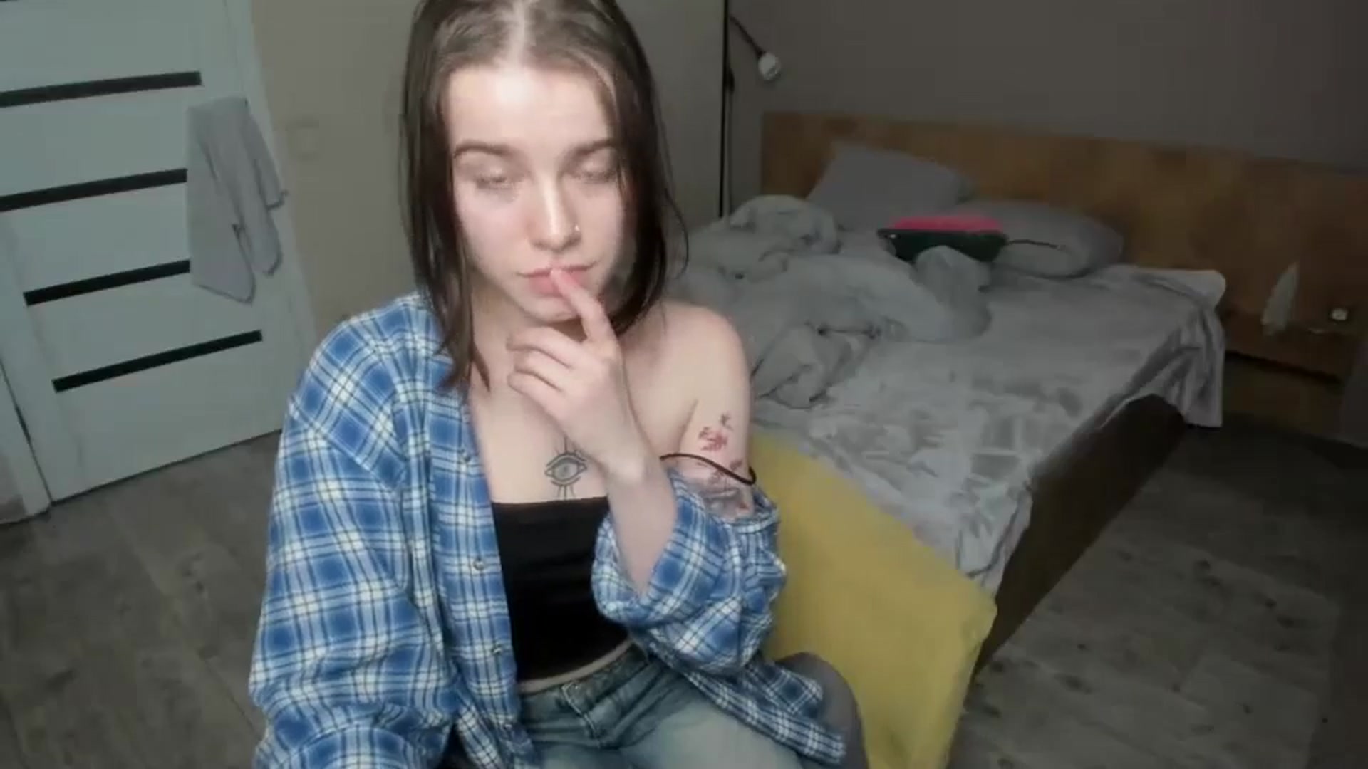 Gallery image thumbnail from ShellyMoon's myfreecams stream on, 01/06/2025, 14:41 image 19 of 20