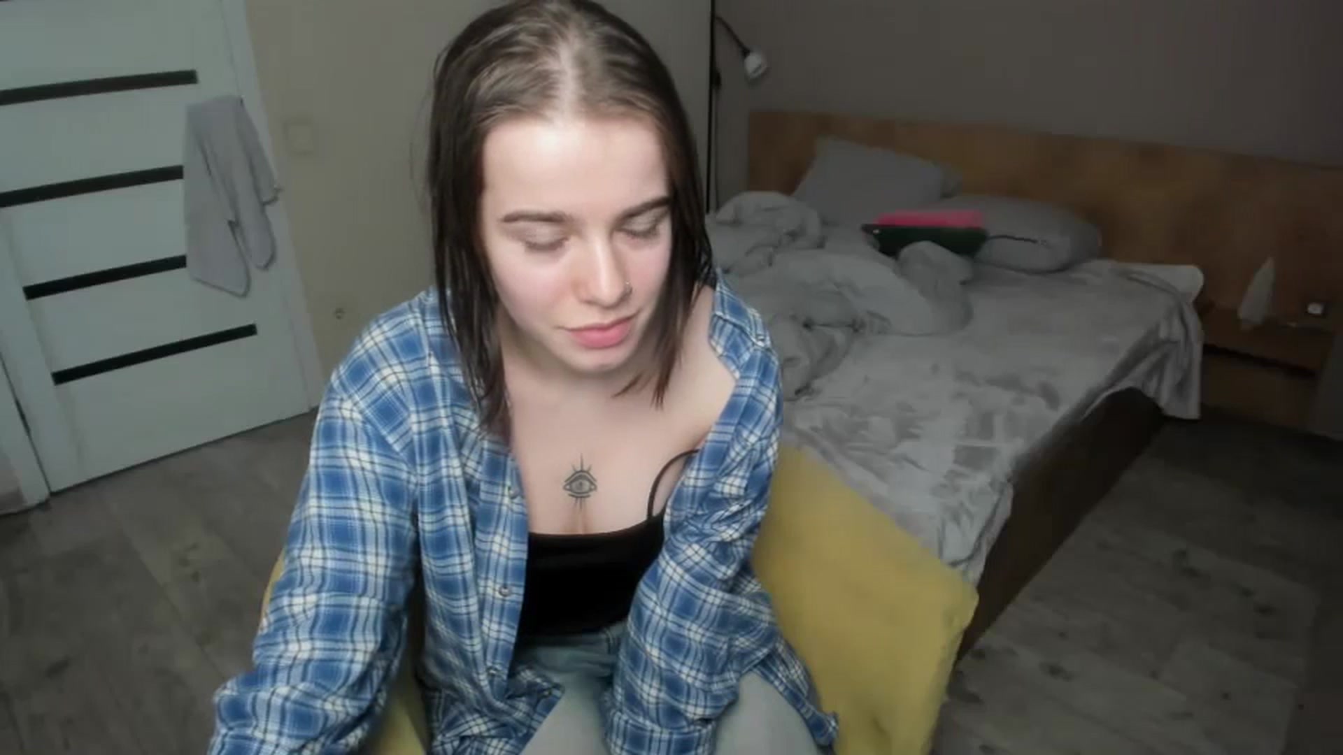 Gallery image thumbnail from ShellyMoon's myfreecams stream on, 01/06/2025, 14:41 image 17 of 20