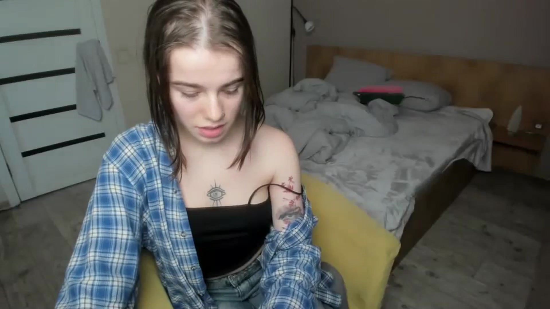 Gallery image thumbnail from ShellyMoon's myfreecams stream on, 01/06/2025, 14:41 image 18 of 20