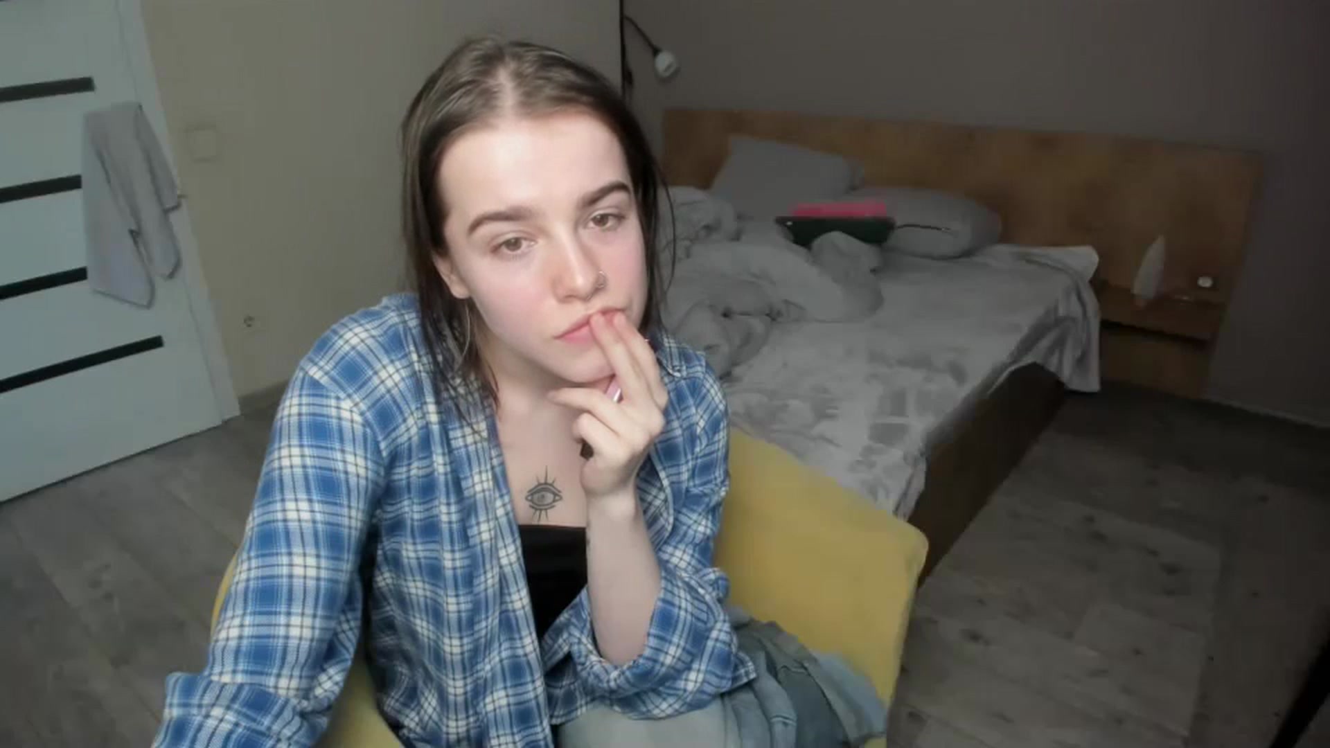 Gallery image thumbnail from ShellyMoon's myfreecams stream on, 01/06/2025, 14:41 image 6 of 20