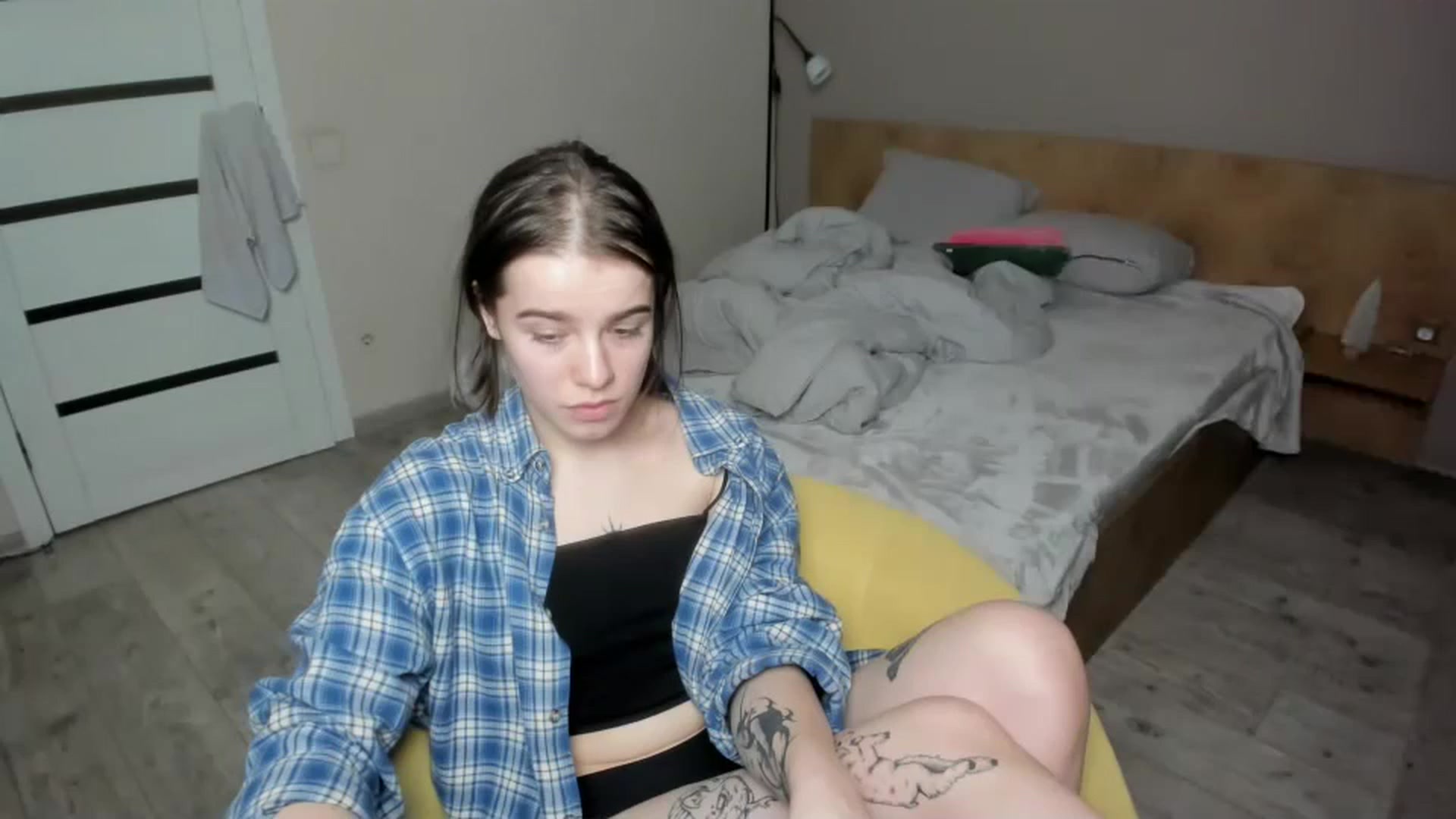 Gallery image thumbnail from ShellyMoon's myfreecams stream on, 01/06/2025, 16:15 image 7 of 20
