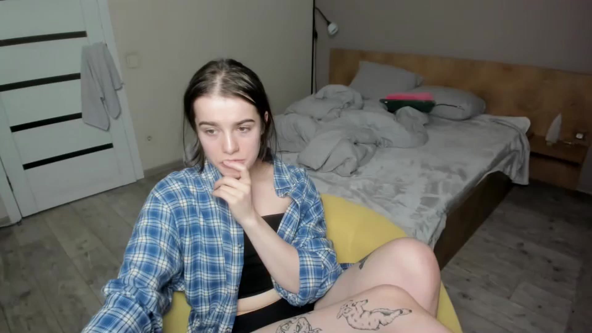 Gallery image thumbnail from ShellyMoon's myfreecams stream on, 01/06/2025, 16:15 image 6 of 20