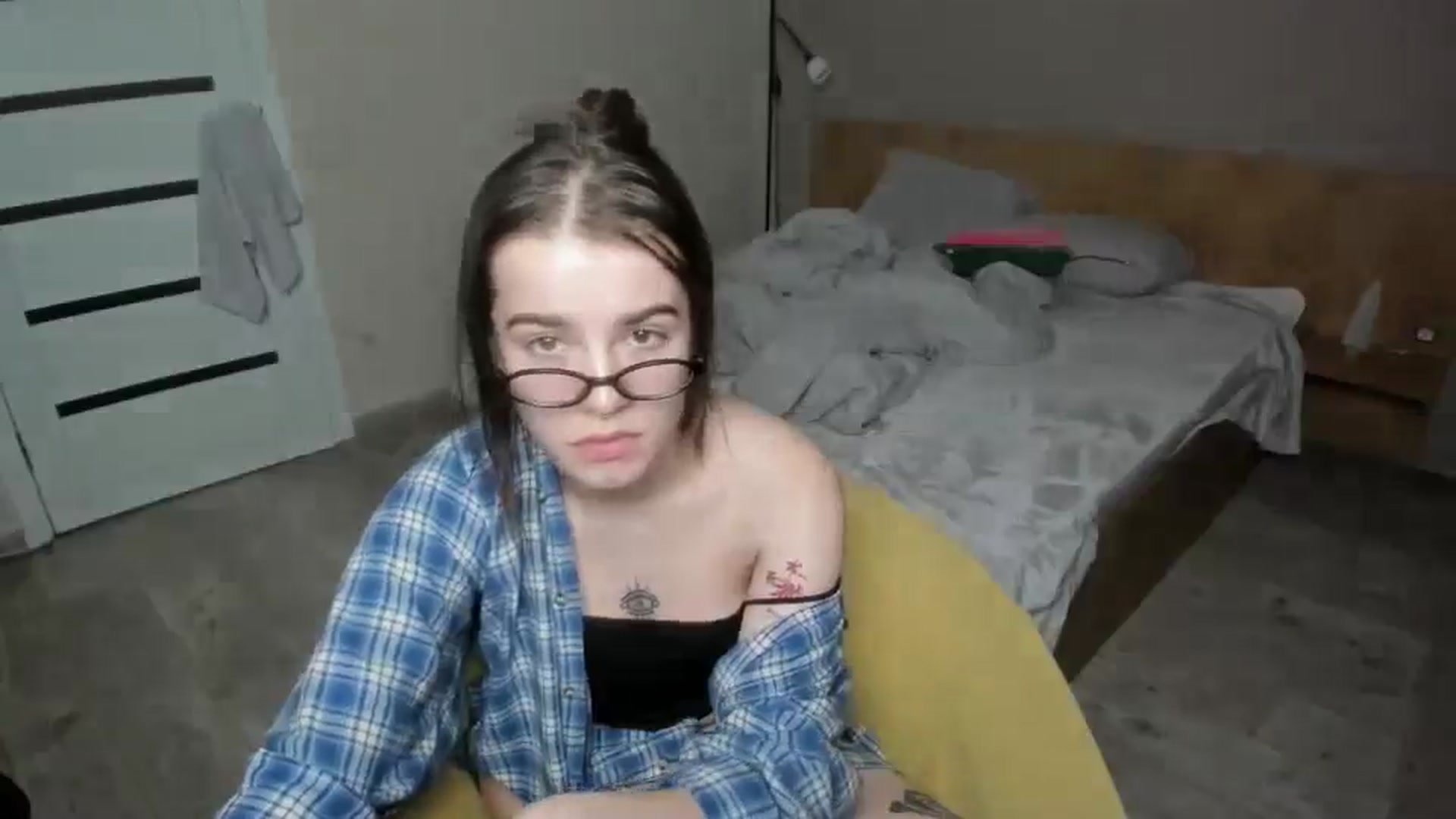 Gallery image thumbnail from ShellyMoon's myfreecams stream on, 01/06/2025, 16:39 image 15 of 20