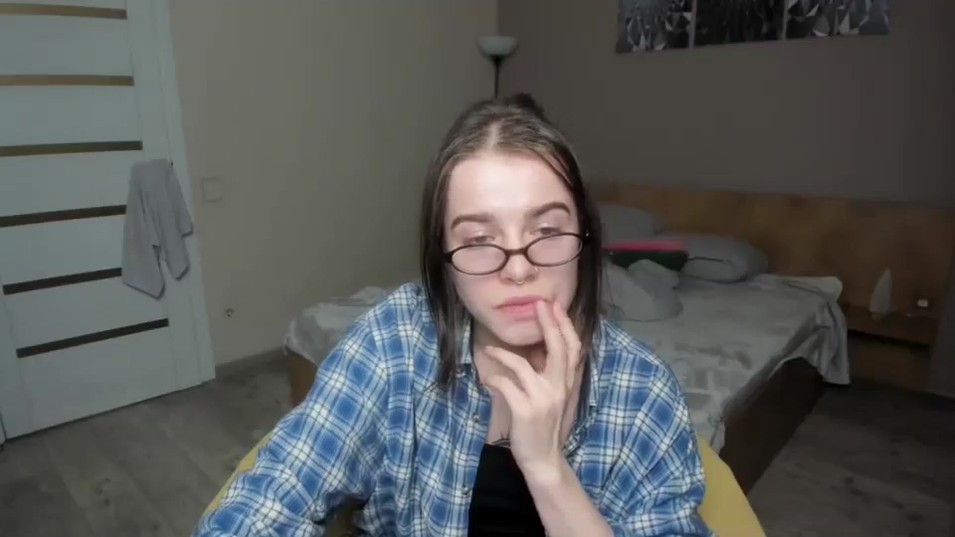 Gallery image thumbnail from ShellyMoon's myfreecams stream on, 01/06/2025, 17:33 image 5 of 20