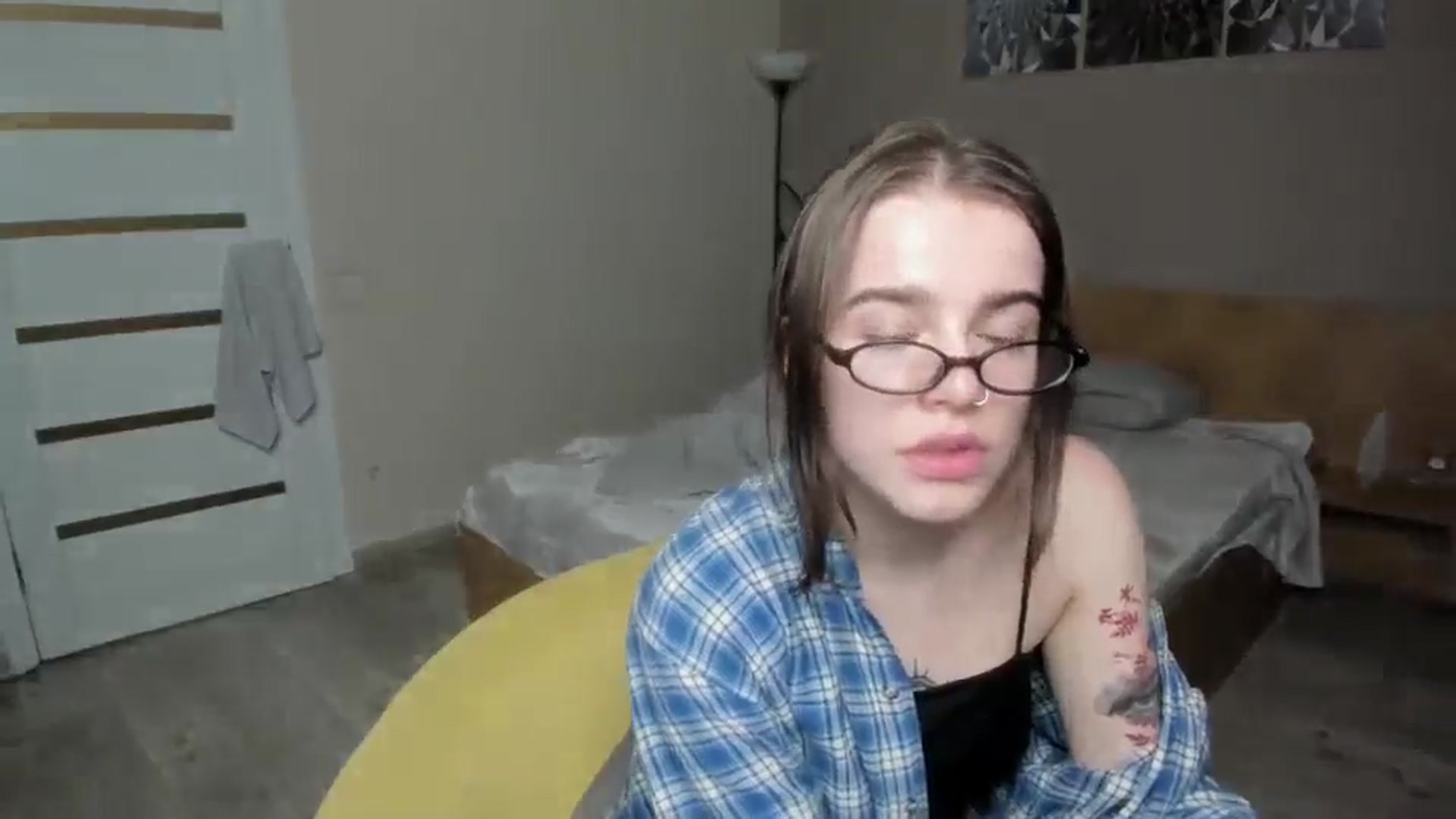 Gallery image thumbnail from ShellyMoon's myfreecams stream on, 01/06/2025, 17:33 image 20 of 20