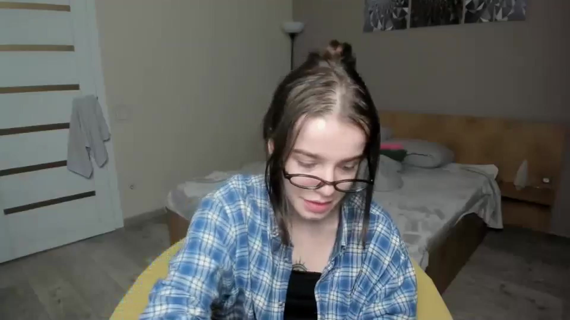 Gallery image thumbnail from ShellyMoon's myfreecams stream on, 01/06/2025, 17:33 image 2 of 20
