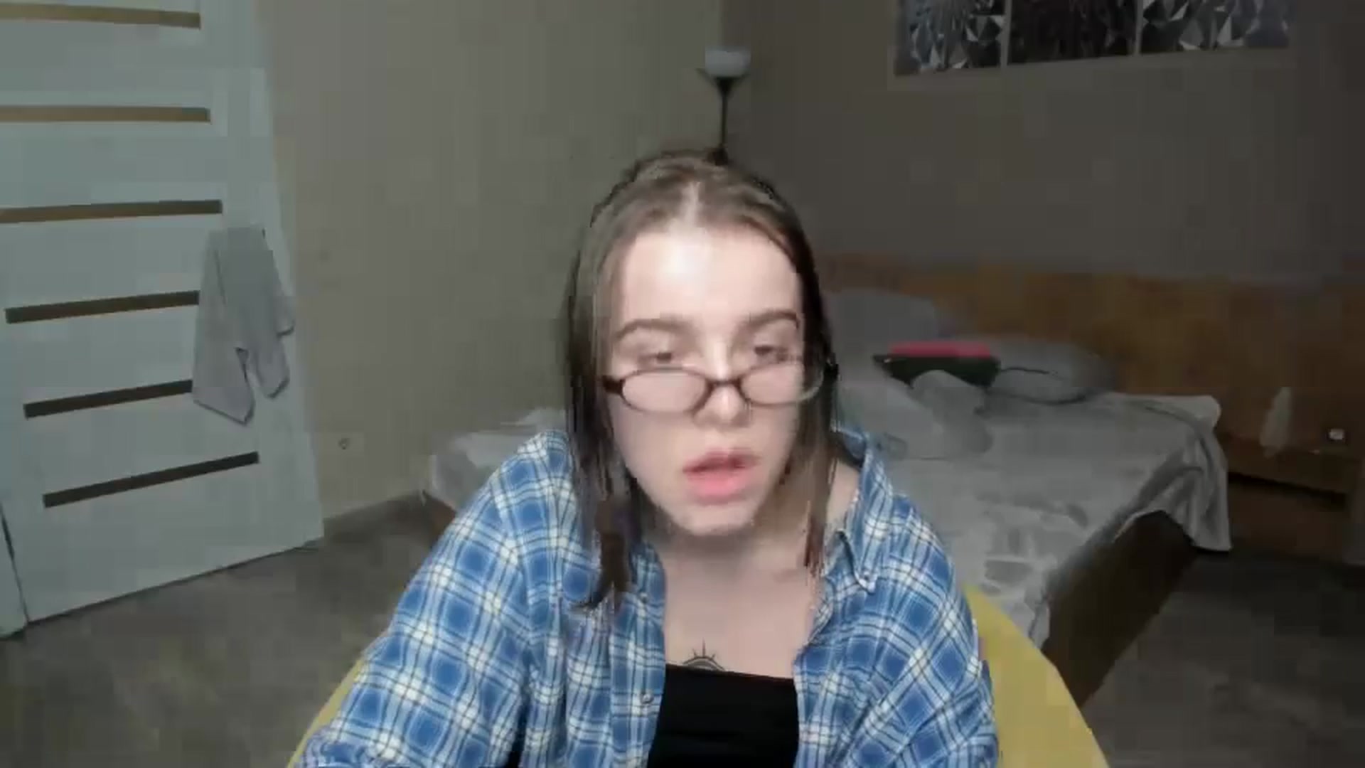 Gallery image thumbnail from ShellyMoon's myfreecams stream on, 01/06/2025, 17:33 image 15 of 20