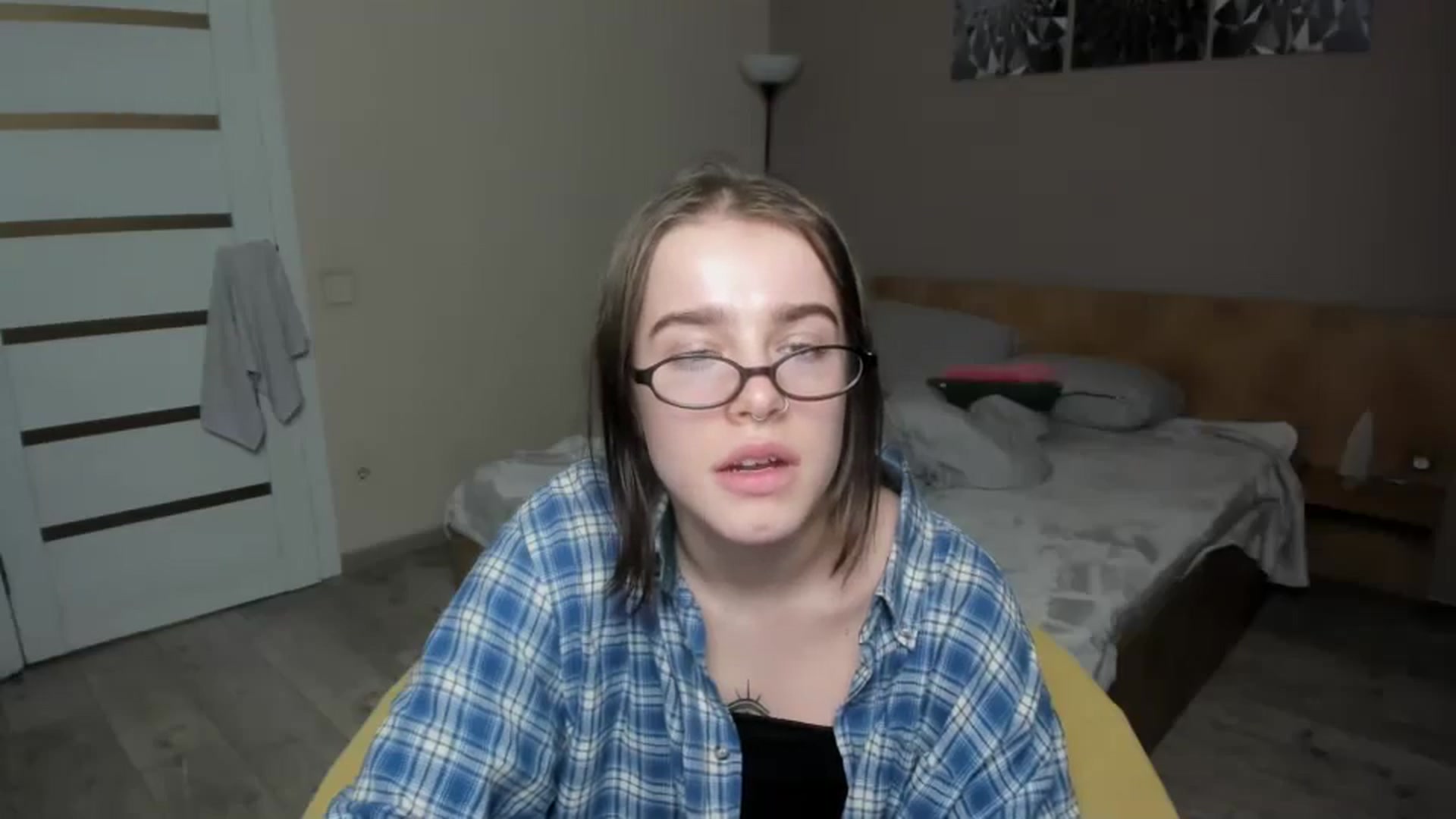Gallery image thumbnail from ShellyMoon's myfreecams stream on, 01/06/2025, 17:33 image 10 of 20