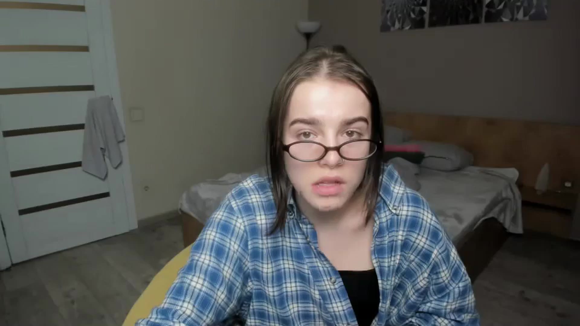 Gallery image thumbnail from ShellyMoon's myfreecams stream on, 01/06/2025, 17:33 image 16 of 20