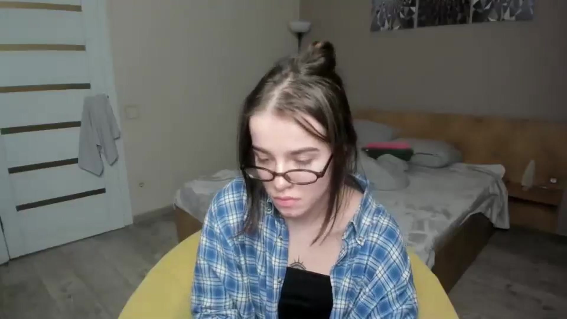 Gallery image thumbnail from ShellyMoon's myfreecams stream on, 01/06/2025, 17:33 image 11 of 20