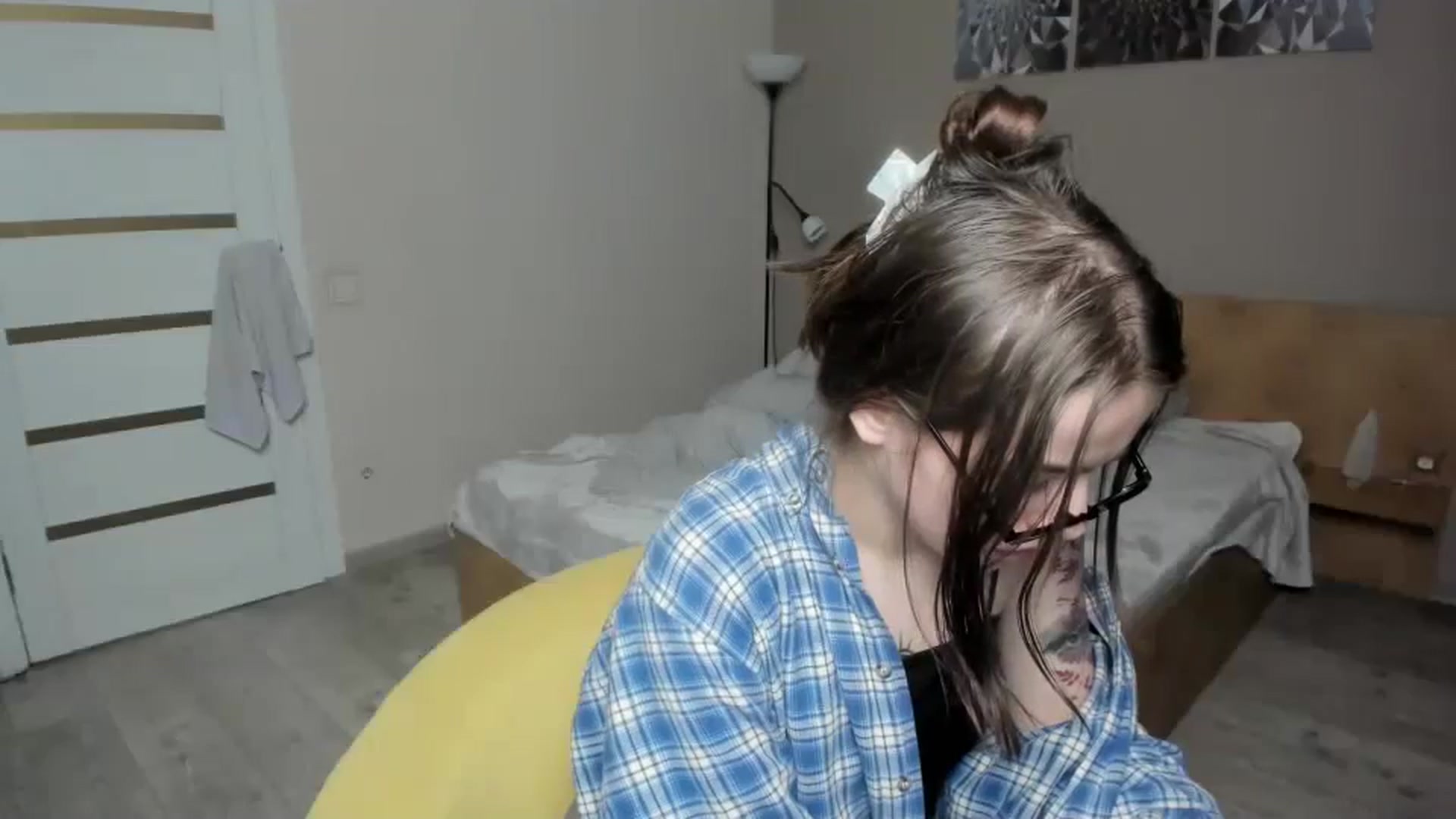 Gallery image thumbnail from ShellyMoon's myfreecams stream on, 01/06/2025, 17:33 image 19 of 20