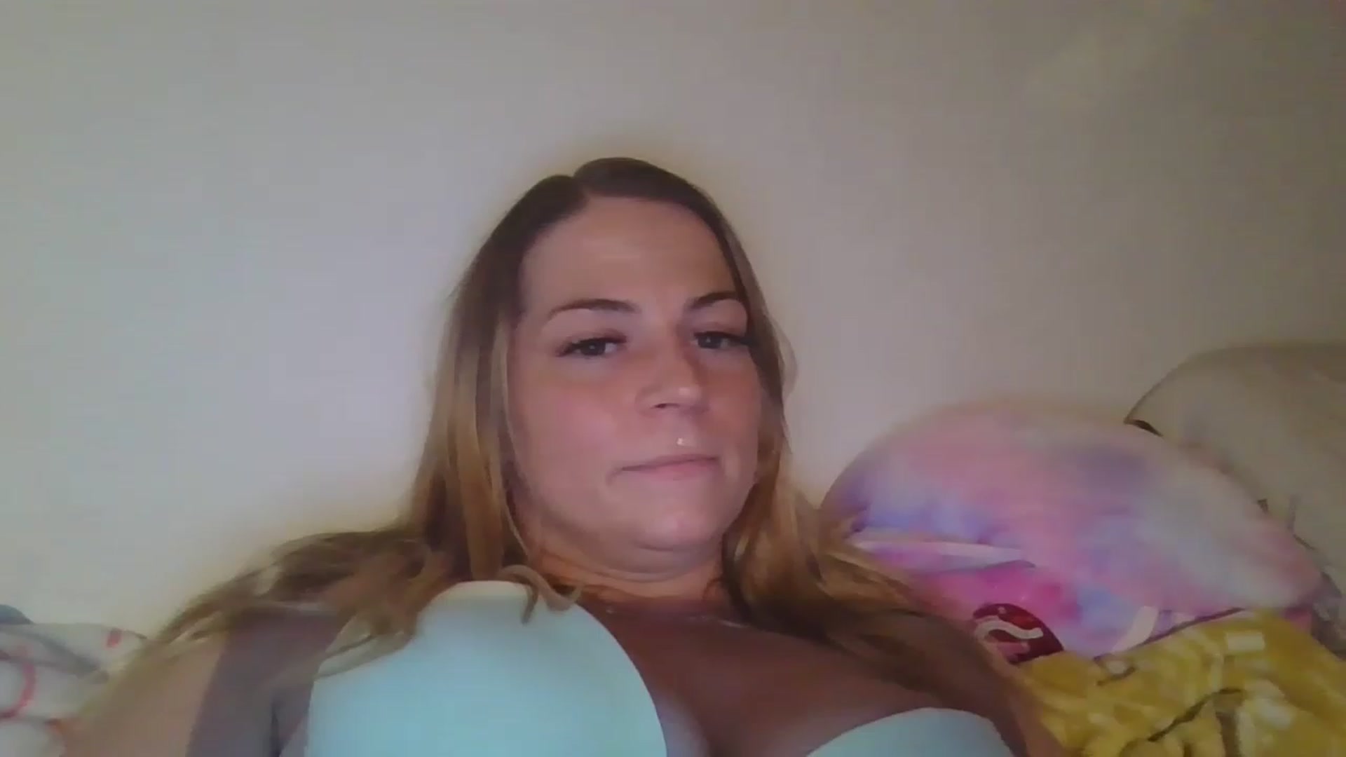 Gallery image thumbnail from ShellyW's myfreecams stream on, 03/28/2023, 07:58 image 4 of 20