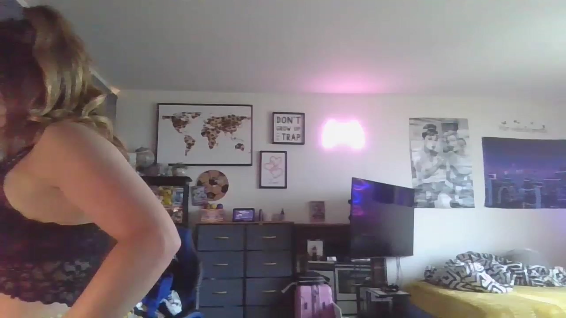 Gallery image thumbnail from ShellyW's myfreecams stream on, 05/05/2023, 15:37 image 12 of 20