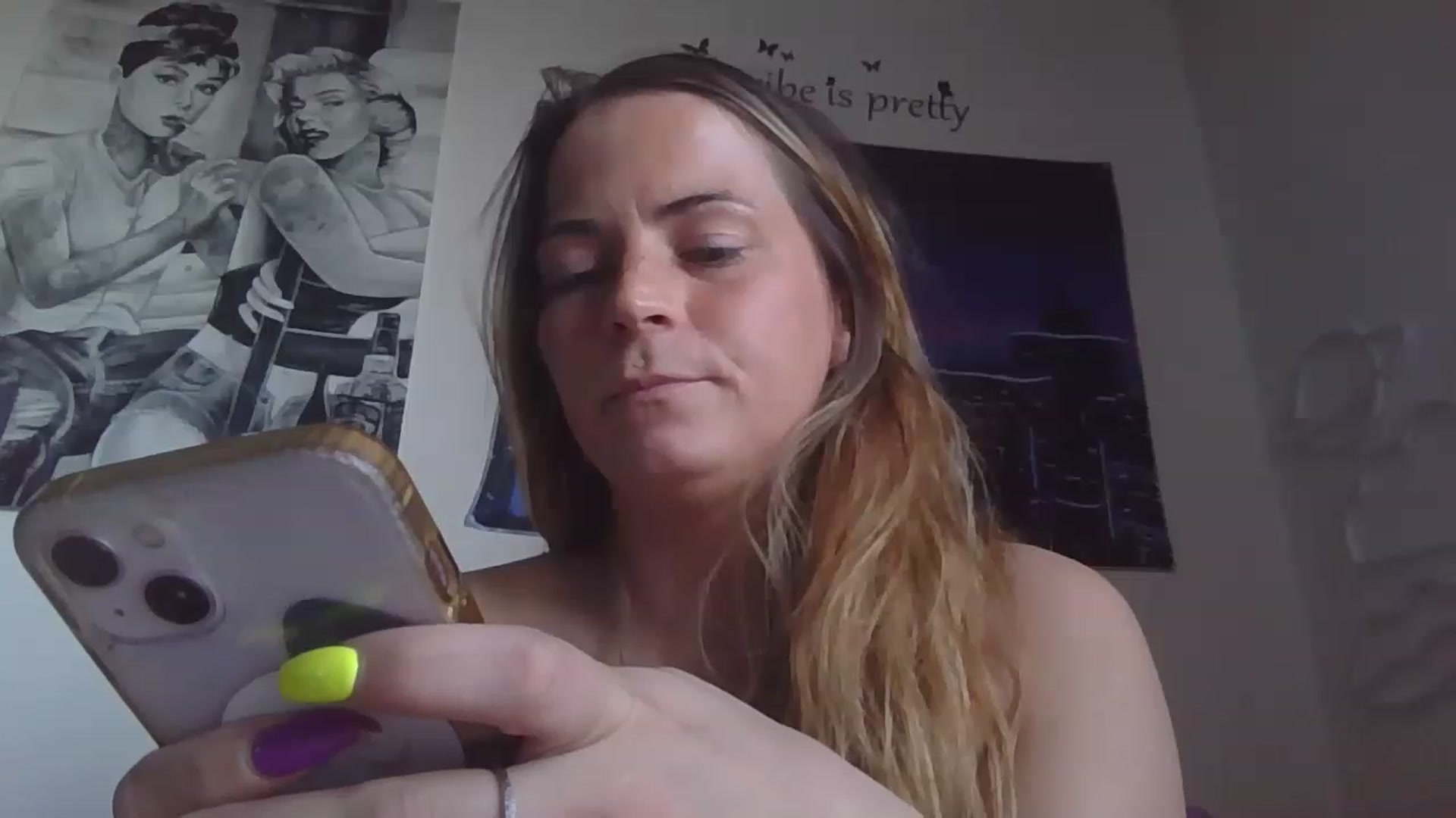 Gallery image thumbnail from ShellyW's myfreecams stream on, 05/12/2023, 01:05 image 18 of 20