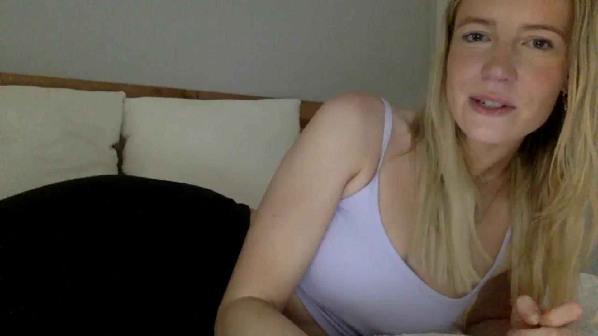 Gallery image thumbnail from Shelzstar's myfreecams stream on, 11/28/2024, 08:28 image 5 of 20