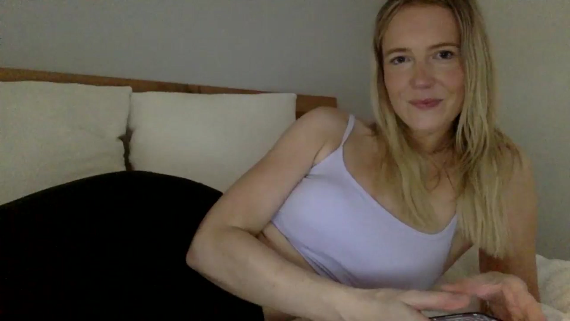 Gallery image thumbnail from Shelzstar's myfreecams stream on, 11/28/2024, 08:28 image 13 of 20