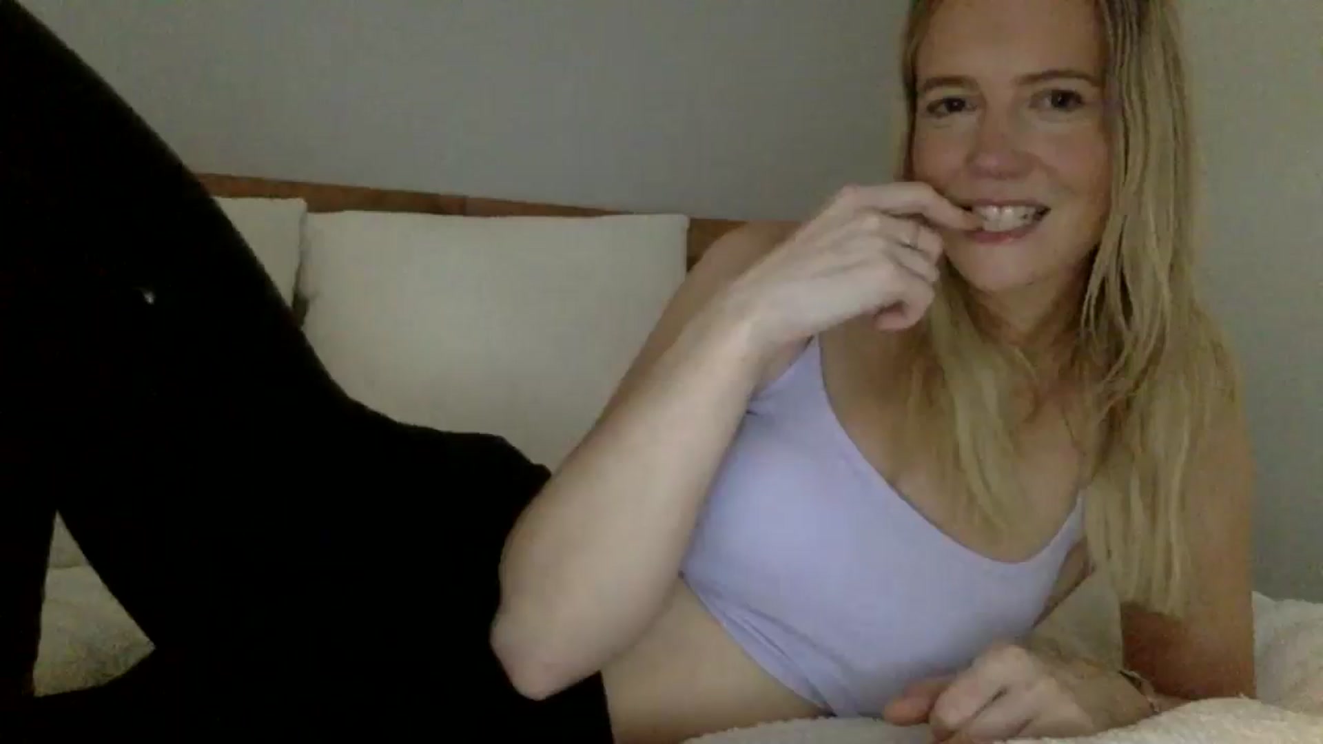 Gallery image thumbnail from Shelzstar's myfreecams stream on, 11/28/2024, 08:28 image 11 of 20