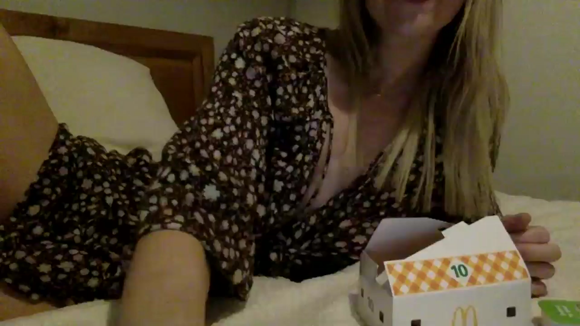 Gallery image thumbnail from Shelzstar's myfreecams stream on, 11/28/2024, 14:08 image 14 of 20