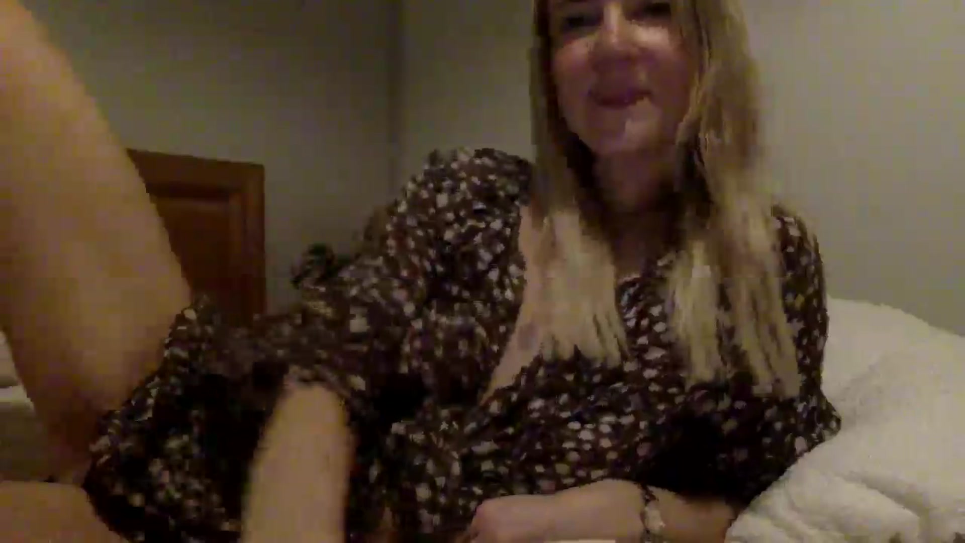 Gallery image thumbnail from Shelzstar's myfreecams stream on, 11/28/2024, 14:08 image 10 of 20