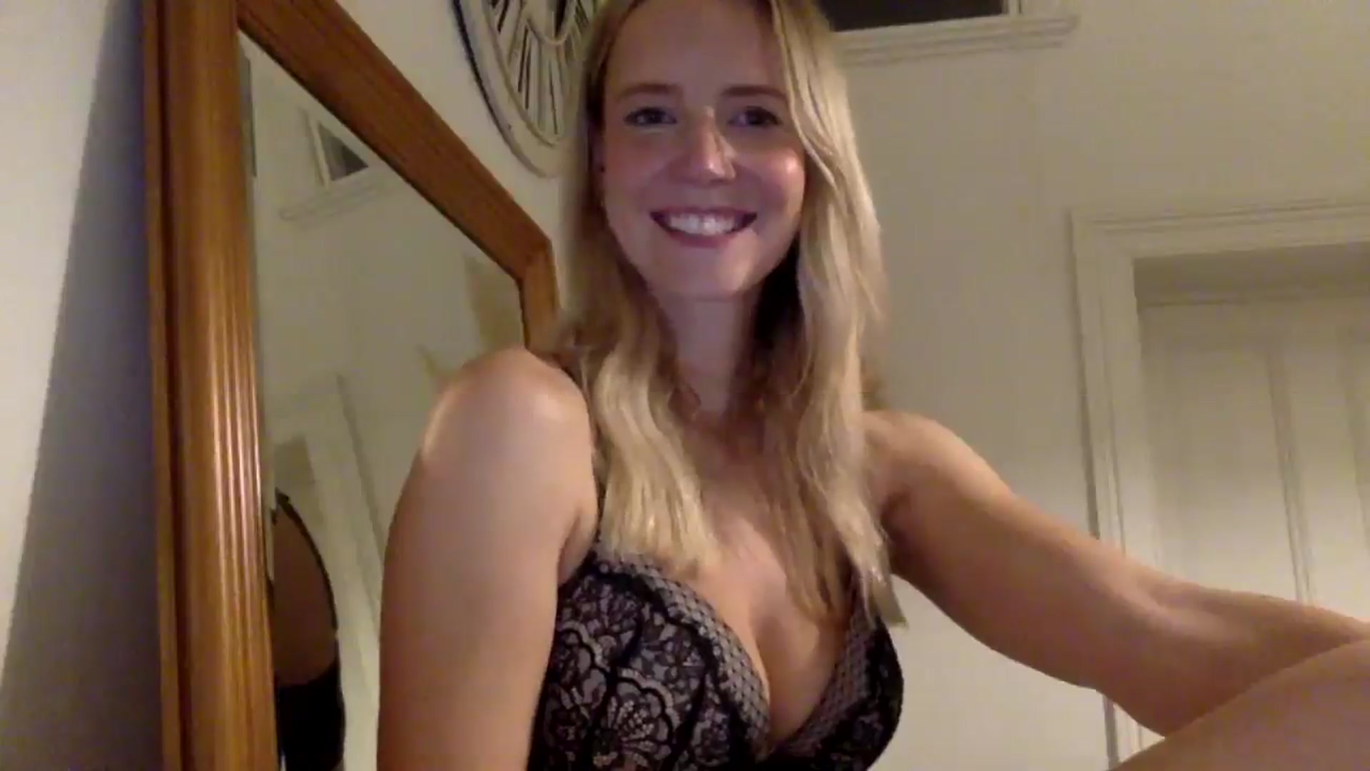 Gallery image thumbnail from Shelzstar's myfreecams stream on, 12/03/2024, 12:21 image 19 of 20