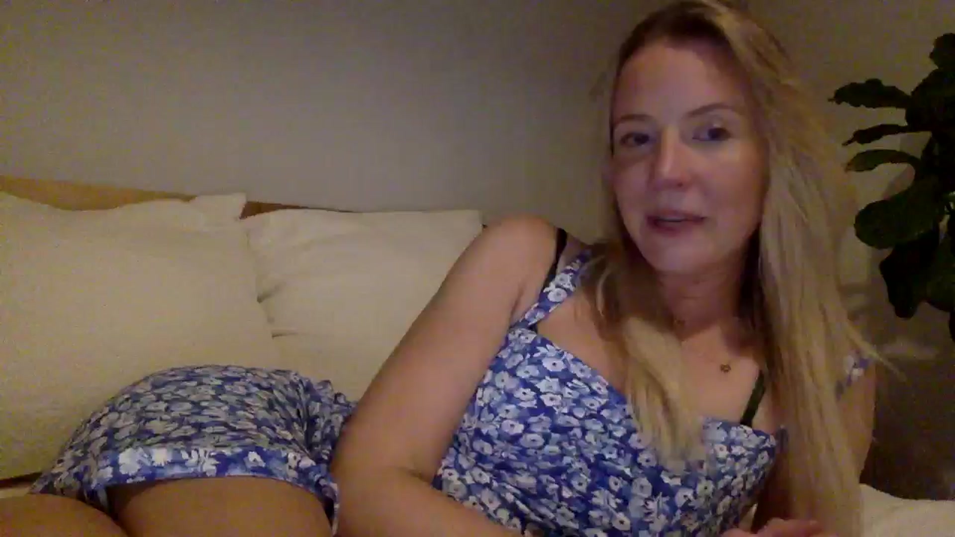 Gallery image thumbnail from Shelzstar's myfreecams stream on, 01/08/2025, 11:50 image 13 of 20