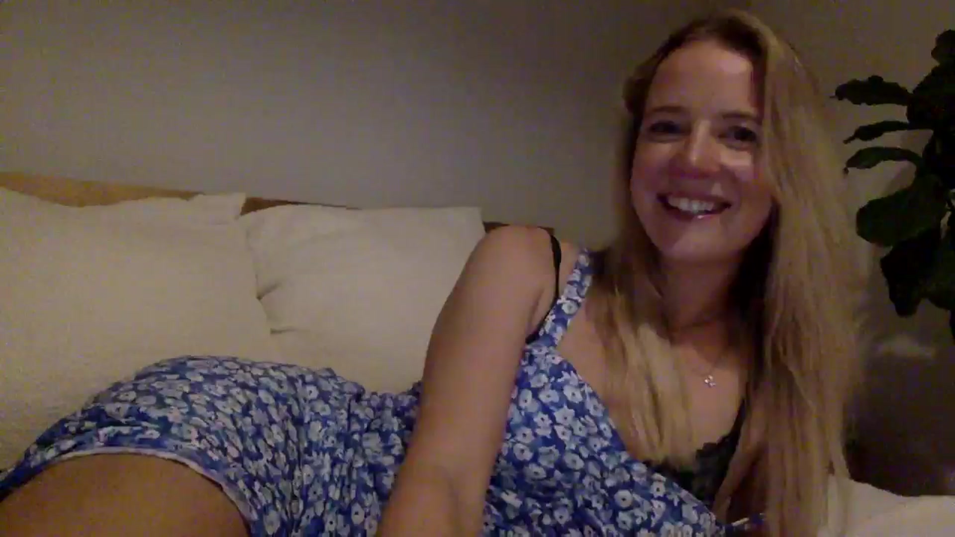 Gallery image thumbnail from Shelzstar's myfreecams stream on, 01/08/2025, 11:50 image 7 of 20