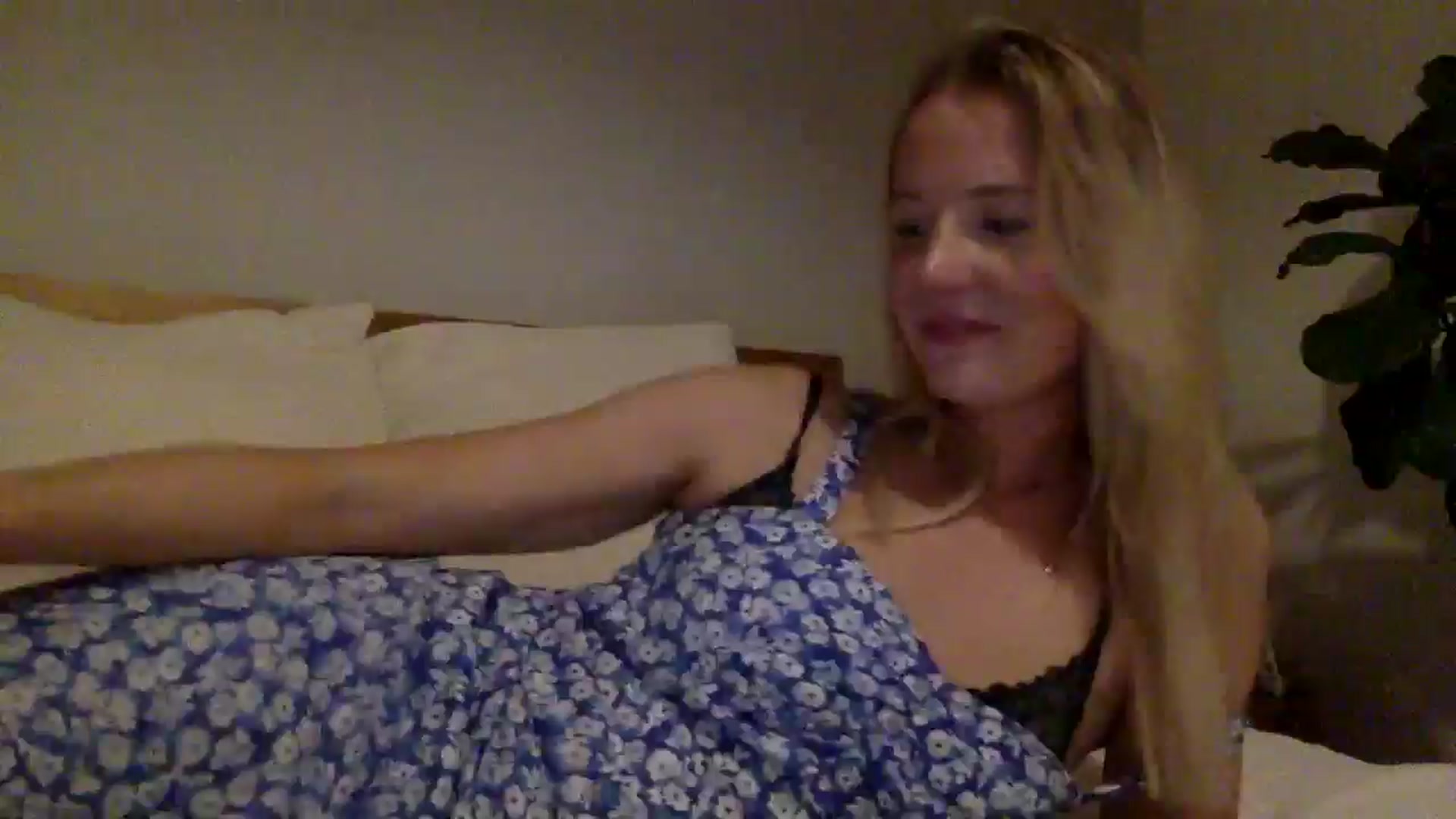 Gallery image thumbnail from Shelzstar's myfreecams stream on, 01/08/2025, 11:50 image 4 of 20