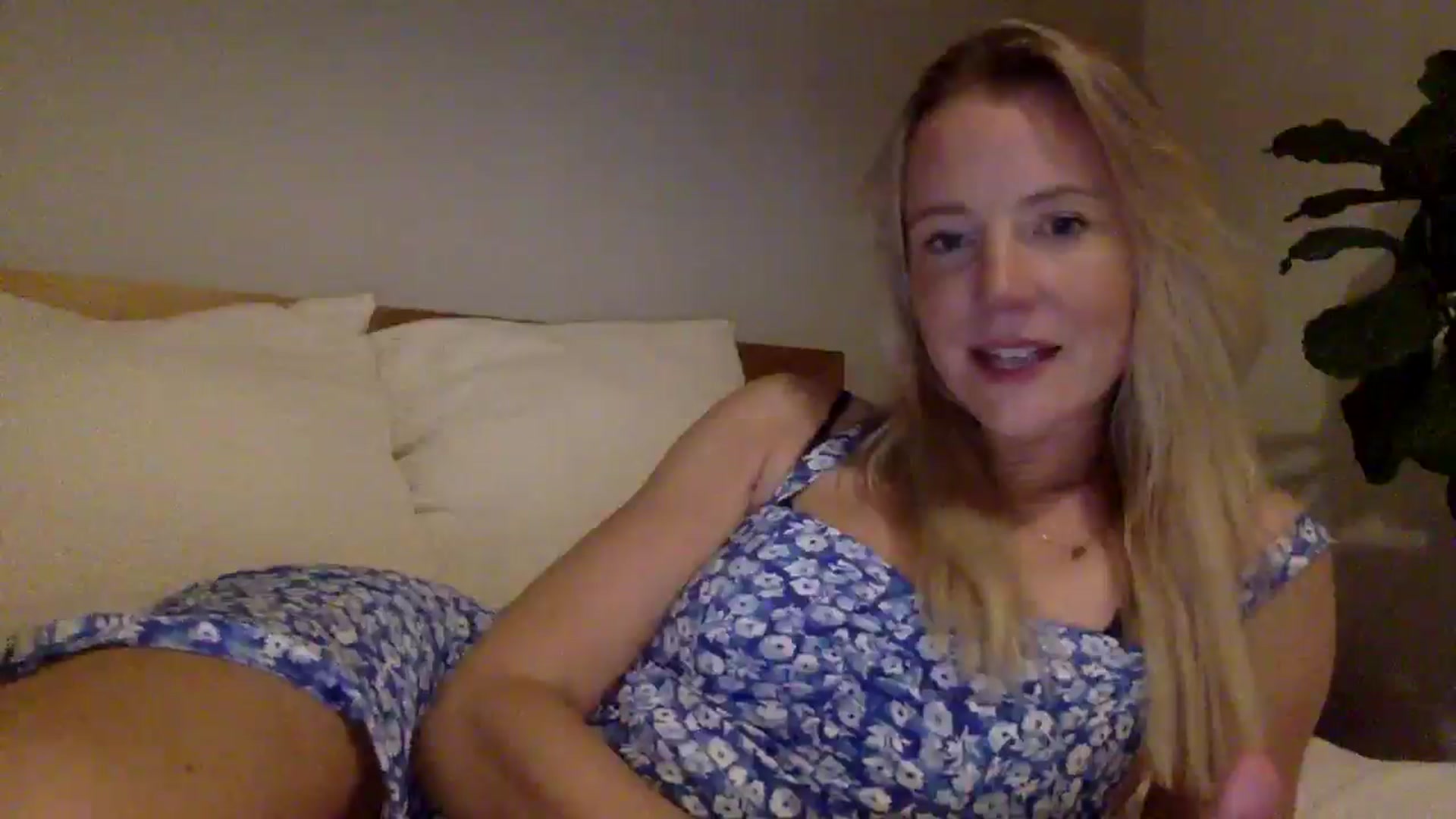Gallery image thumbnail from Shelzstar's myfreecams stream on, 01/08/2025, 11:50 image 14 of 20