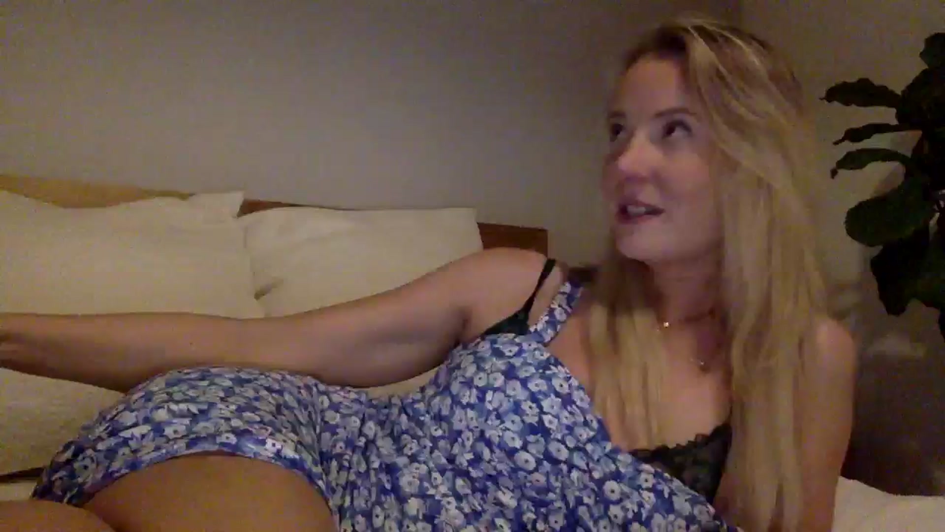 Gallery image thumbnail from Shelzstar's myfreecams stream on, 01/08/2025, 11:50 image 16 of 20