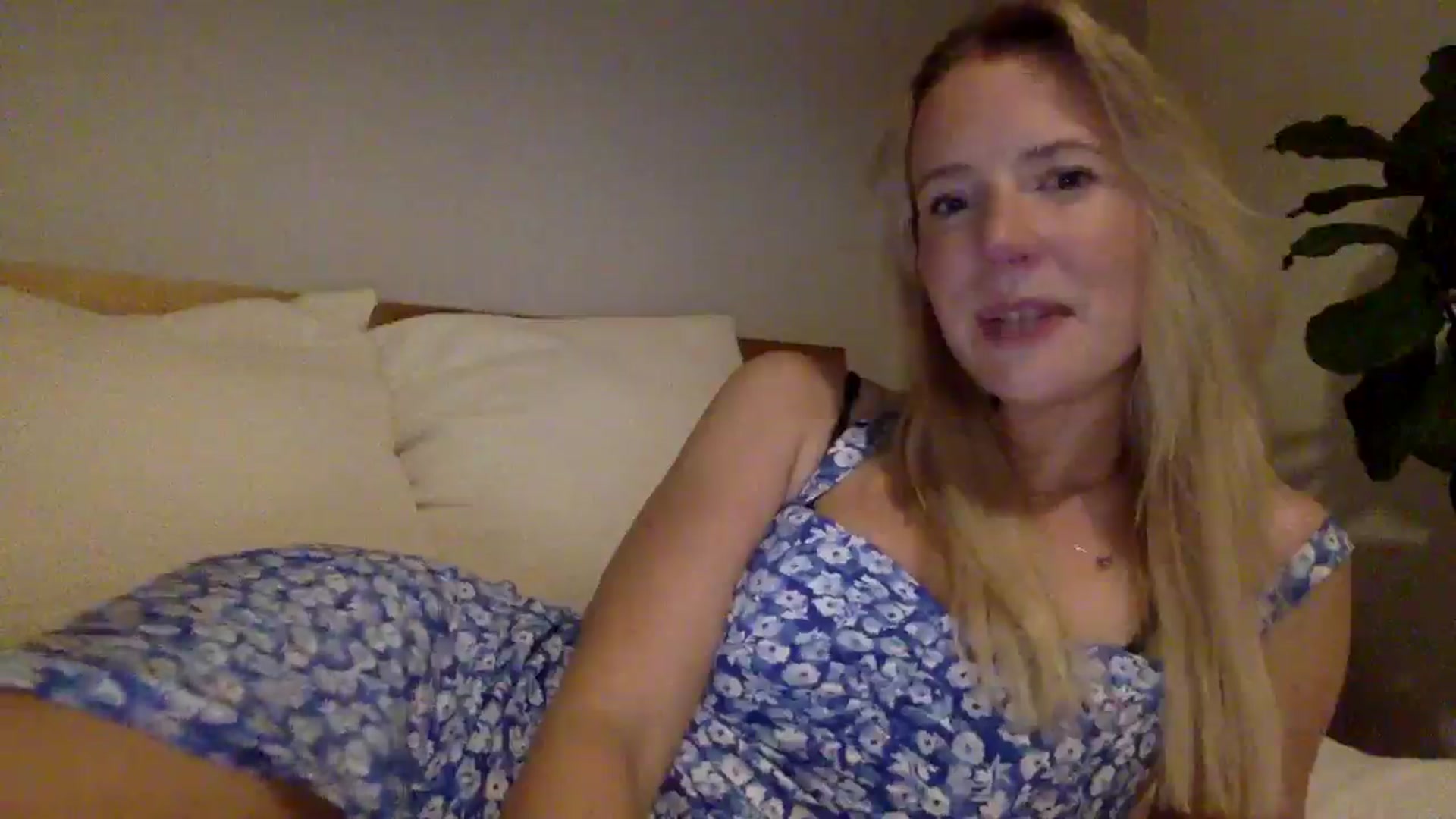 Gallery image thumbnail from Shelzstar's myfreecams stream on, 01/08/2025, 11:50 image 15 of 20