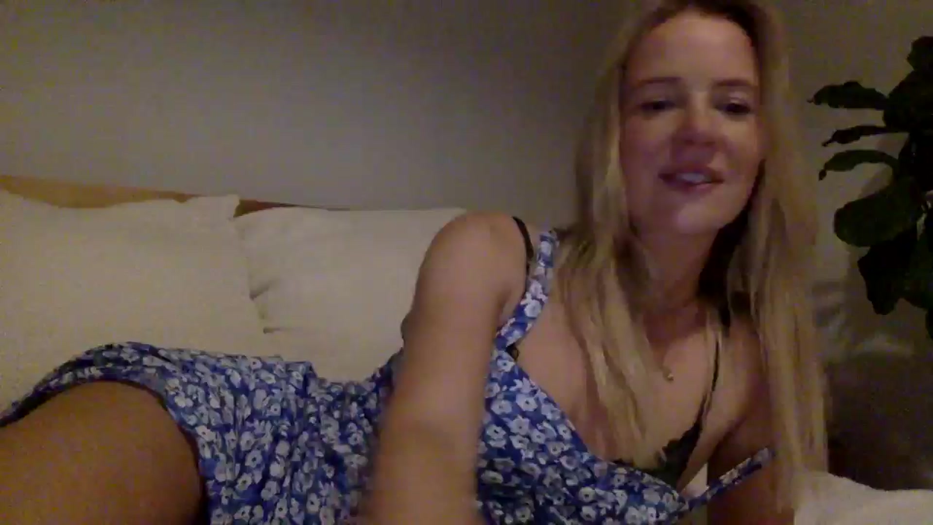 Gallery image thumbnail from Shelzstar's myfreecams stream on, 01/08/2025, 11:50 image 1 of 20