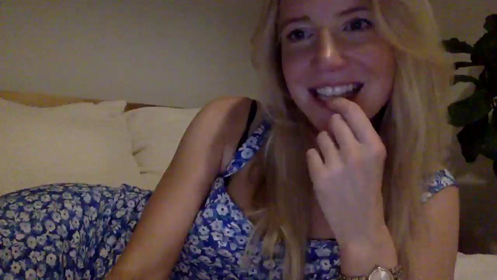 Gallery image thumbnail from Shelzstar's myfreecams stream on, 01/08/2025, 11:50 image 11 of 20
