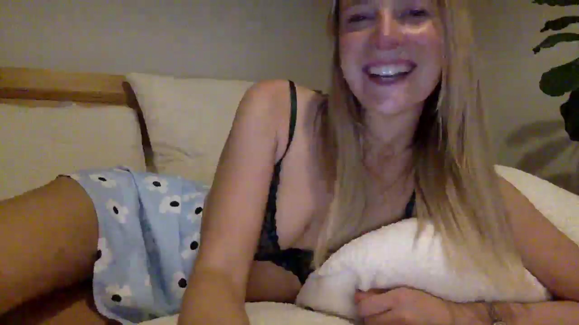 Gallery image thumbnail from Shelzstar's myfreecams stream on, 01/09/2025, 13:54 image 9 of 20