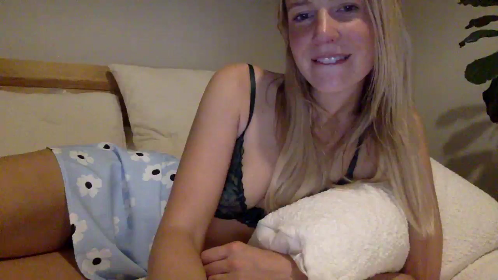 Gallery image thumbnail from Shelzstar's myfreecams stream on, 01/09/2025, 13:54 image 14 of 20
