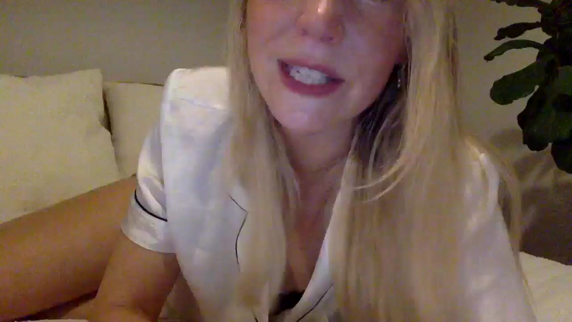 Gallery image thumbnail from Shelzstar's myfreecams stream on, 01/20/2025, 11:02 image 6 of 20