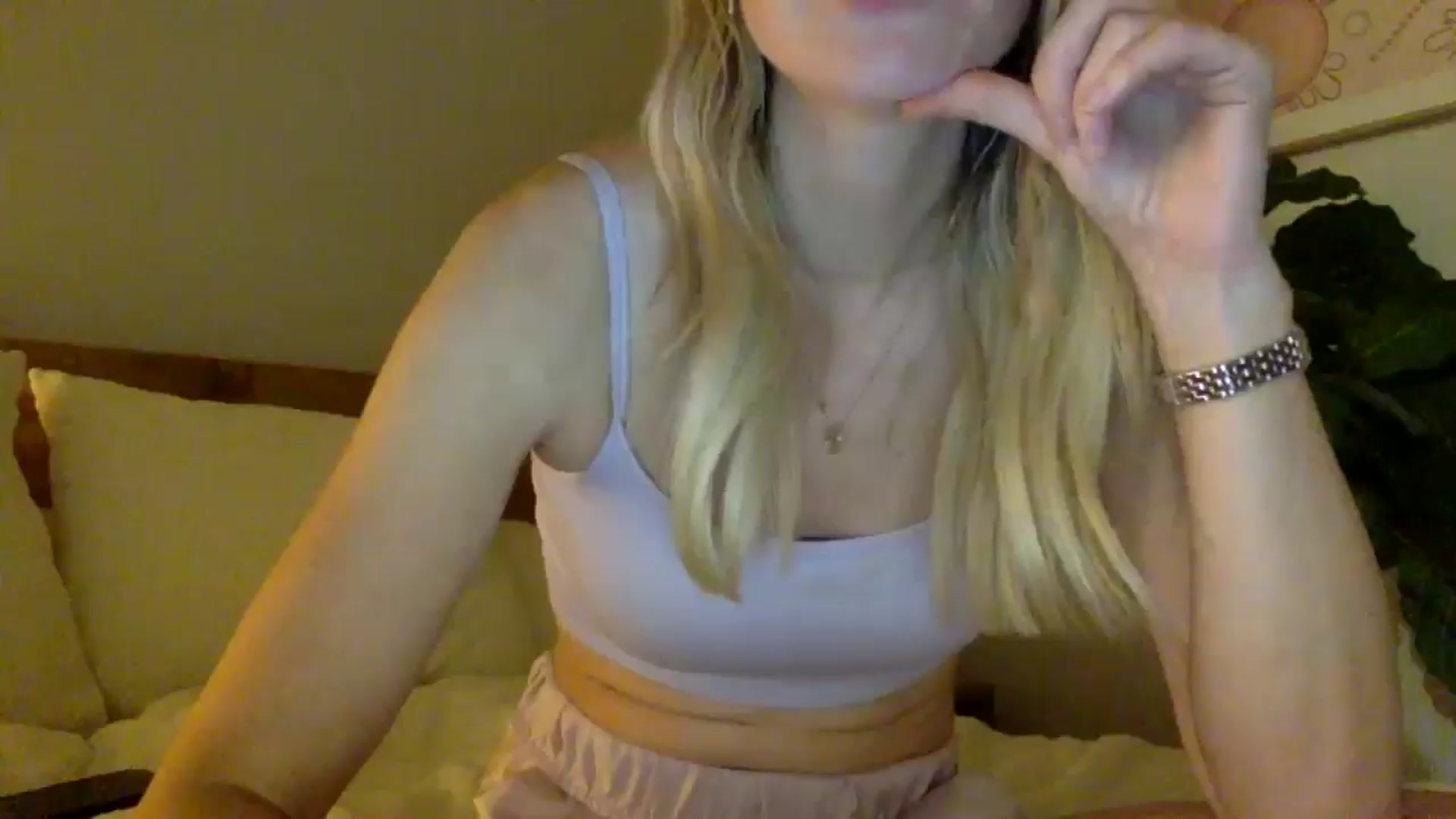 Gallery image thumbnail from Shelzstar's myfreecams stream on, 01/22/2025, 16:01 image 17 of 20