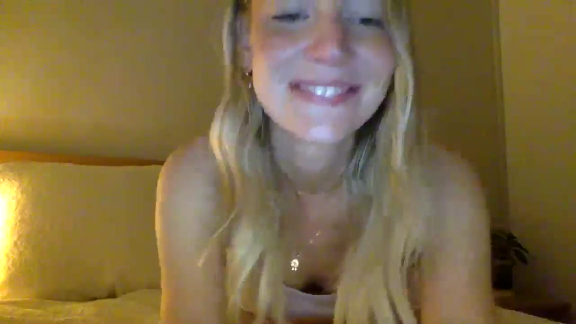 Gallery image thumbnail from Shelzstar's myfreecams stream on, 01/22/2025, 16:01 image 6 of 20