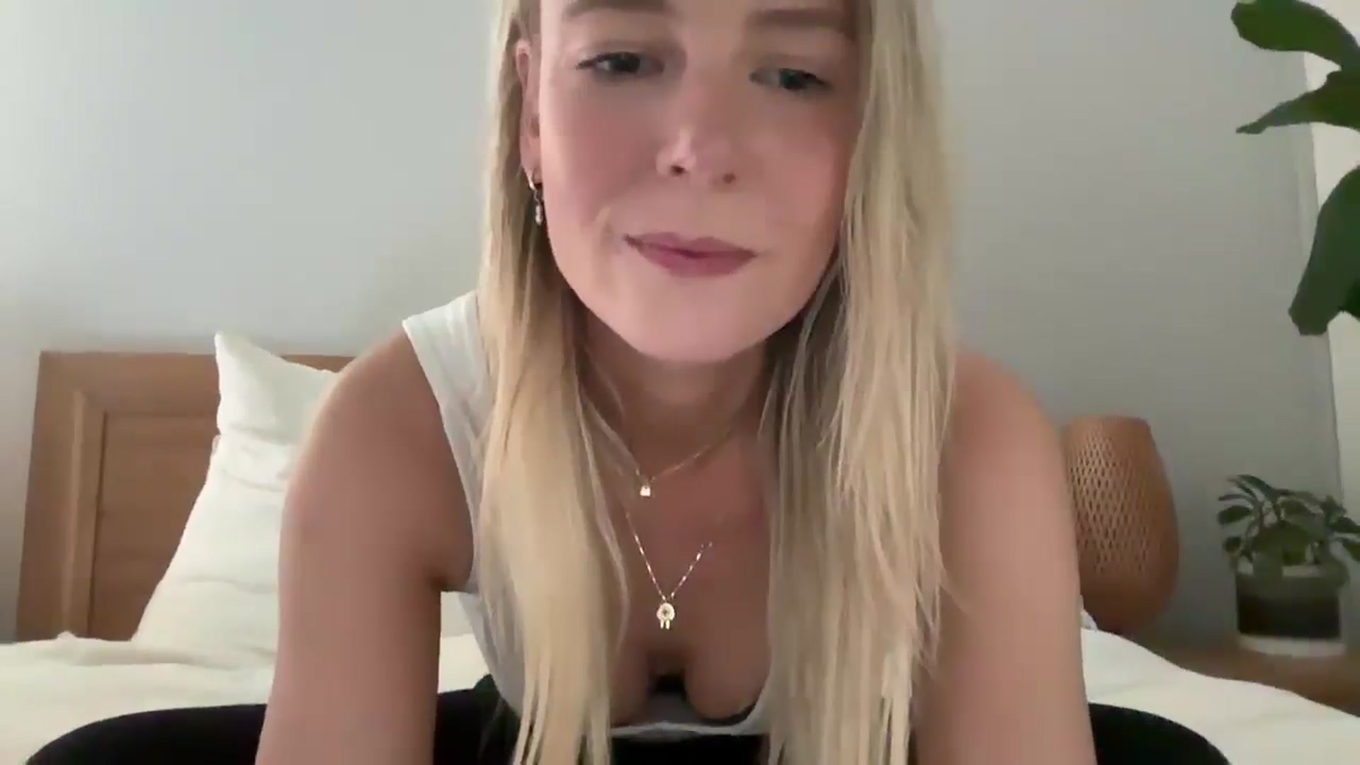 Gallery image thumbnail from Shelzstar's myfreecams stream on, 01/26/2025, 08:01 image 16 of 20