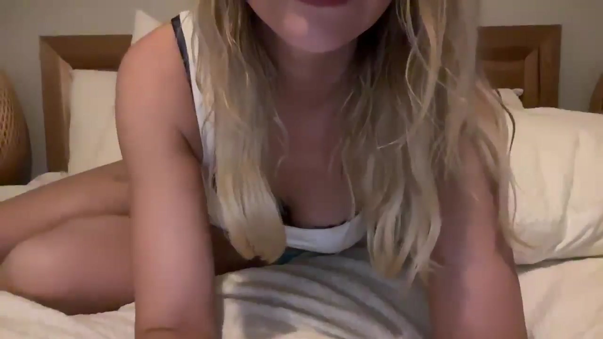Gallery image thumbnail from Shelzstar's myfreecams stream on, 01/28/2025, 16:15 image 15 of 20