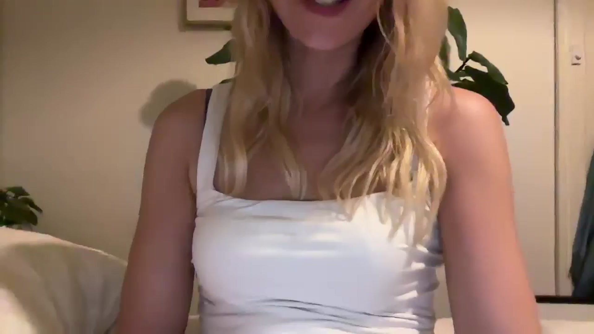 Gallery image thumbnail from Shelzstar's myfreecams stream on, 01/28/2025, 16:15 image 18 of 20